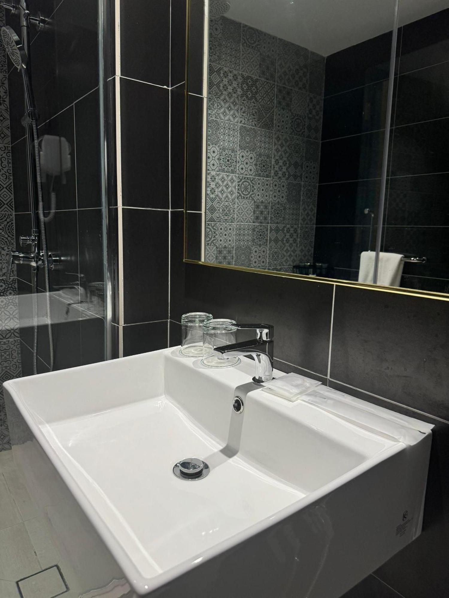 Le'Genda Hotel Каджанг Екстериор снимка